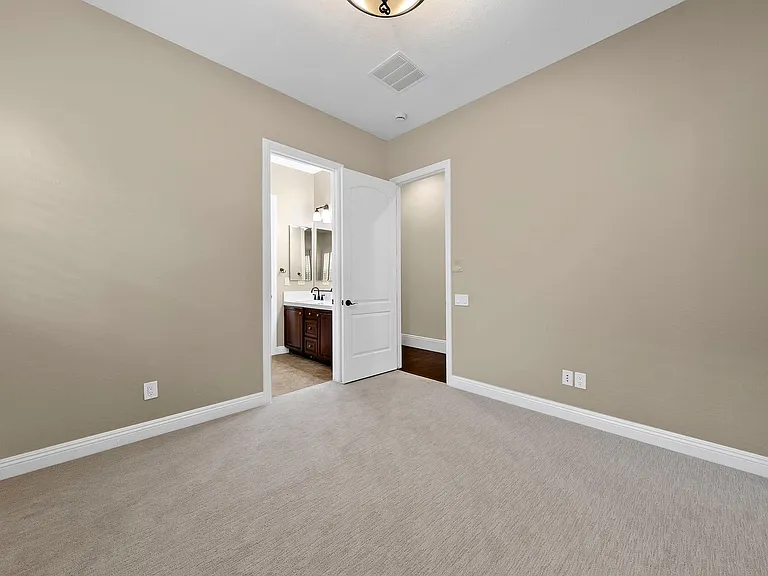 2776 Liberation Dr — Photo 7