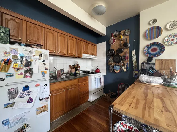 590 Franklin Avenue image 6 of 11