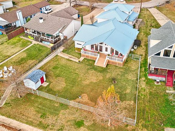 5th image of 327 Bay Ct