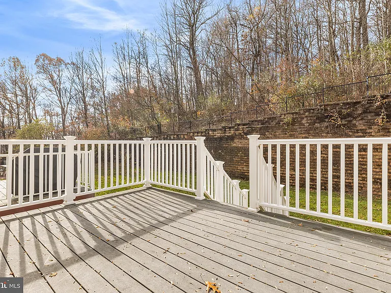 271 Yorktown Ct — Photo 37