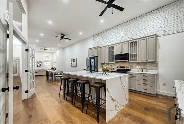 7 bed, 4785 sqft, $3,500 — Photo 1