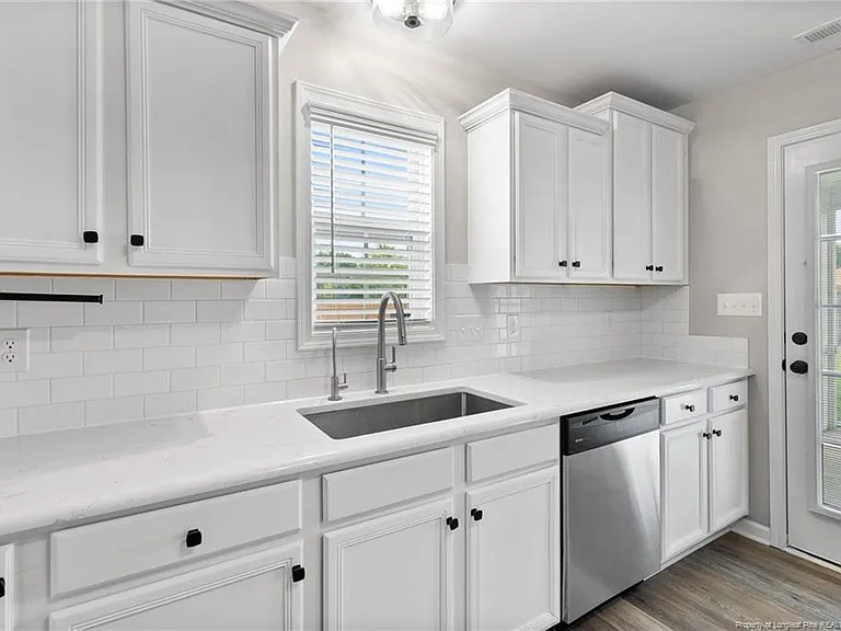 118 Newport Ct — Photo 12