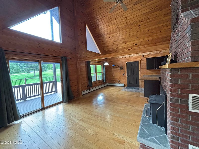 4th image of 602 Herrick Road