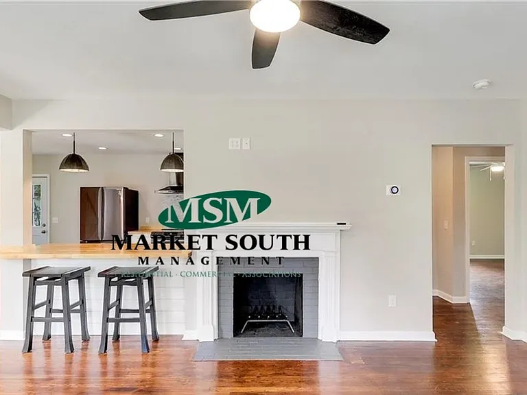 326 Columbus Dr — Photo 12