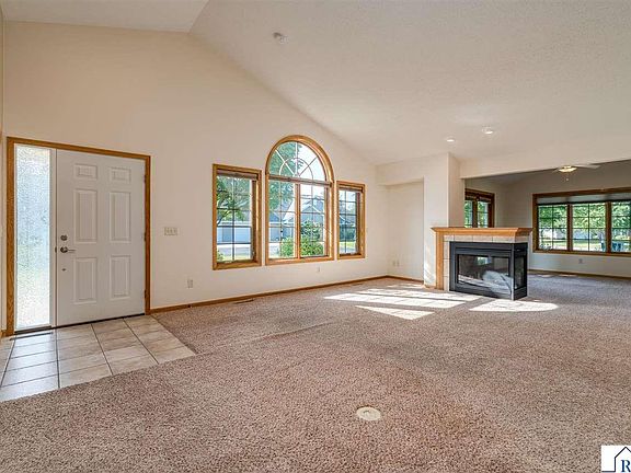5th image of 749 Grayhawk Cir