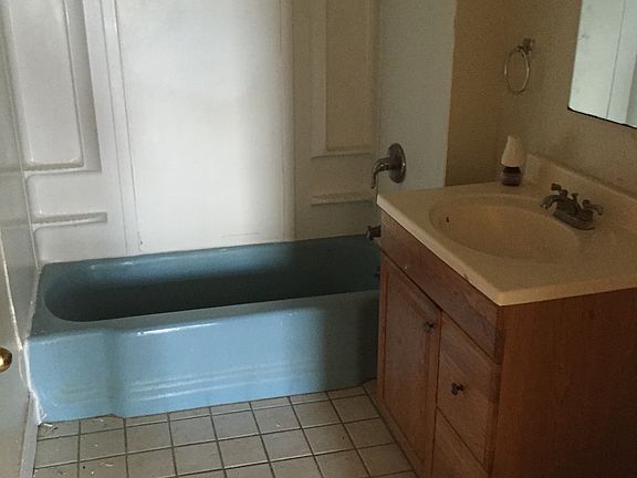 4th image of 121 Markland Ave