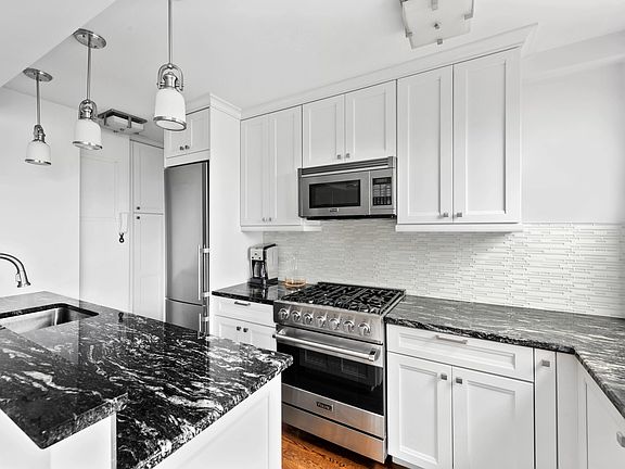 4th image of 240 E 79th St APT 15C