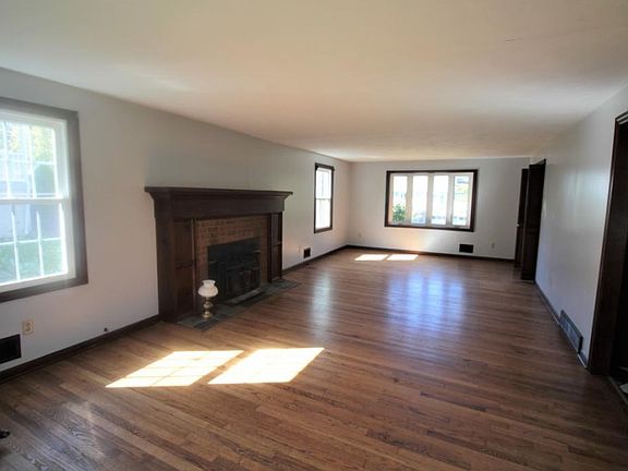 4th image of 429 Denal Way
