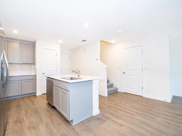 4391 Hazel St — Photo 8