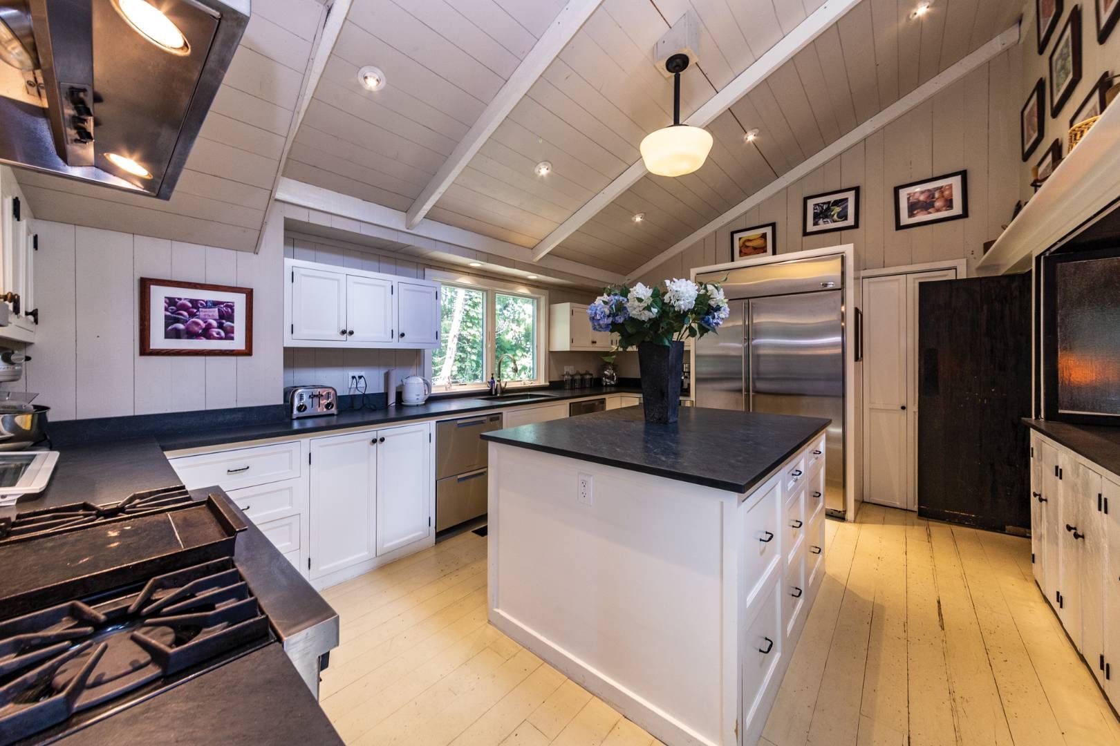 51 Buell Ln, East Hampton, NY 11937 Out East