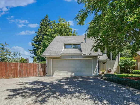 692 Fanny Ct SE, Salem, OR 97301