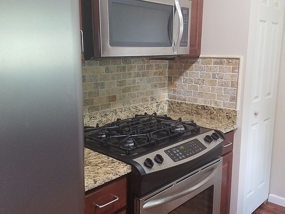 4th image of 558 Cherry Valley Dr