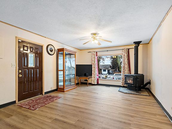3rd image of 1021 E Dalton Ave