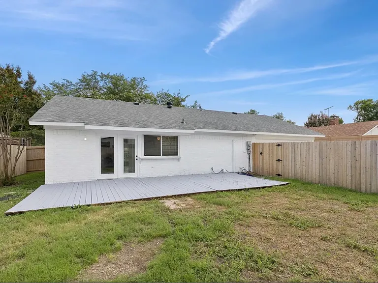 1805 Eastfield Dr — Photo 16