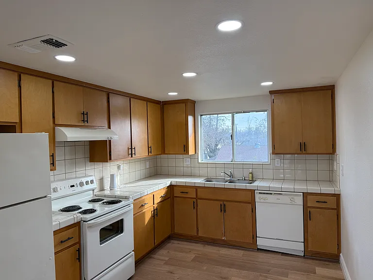 Acacia Ave — Photo 1