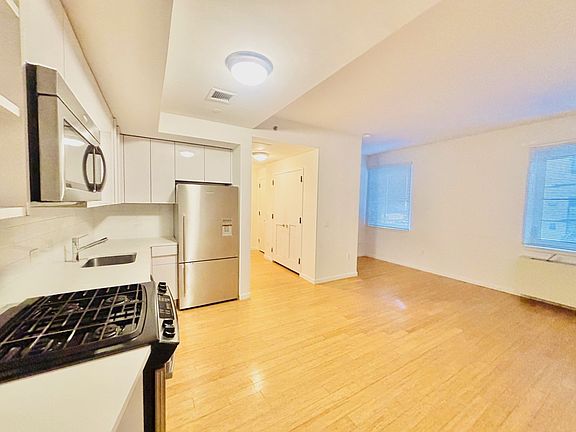 3rd image of 242 W 61st St APT 1B