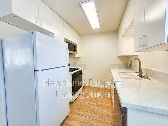 4th image of 4362 Louisiana St #1