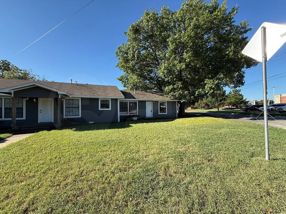 2 bed, 1.0 bath, 1000 sqft, $1,050 — Photo 3