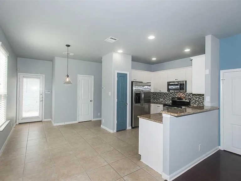 937 Alamo Plaza Dr — Photo 6