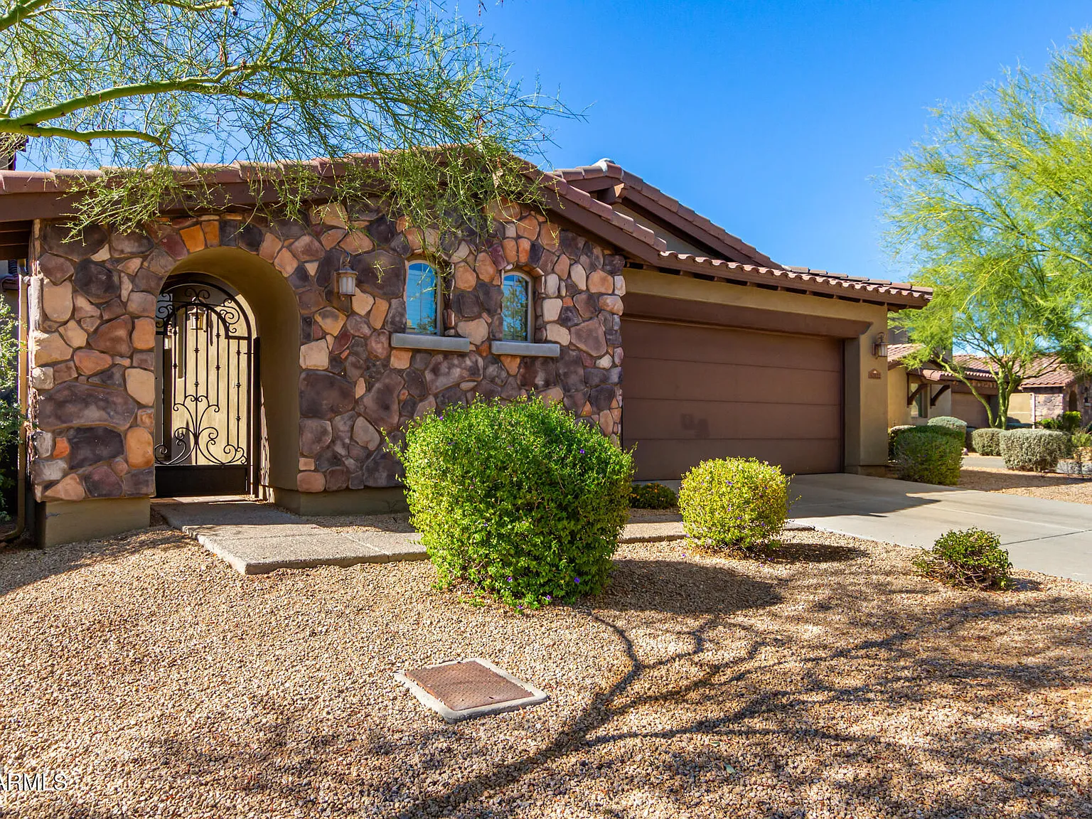3 bed, 3.0 bath, 2246 sqft, $6,800 — Photo 2
