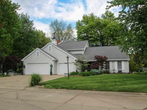 319 Settlers Ln, Terre Haute, IN 47803