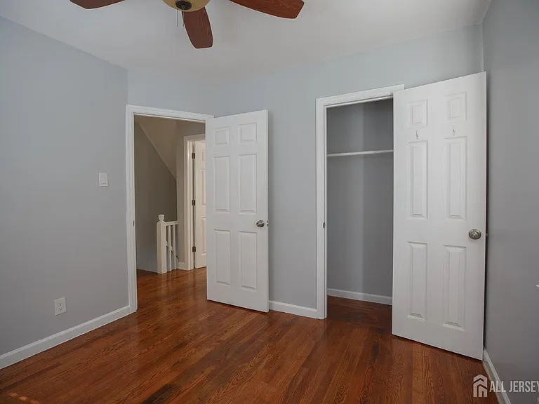 545 Olive Pl — Photo 8