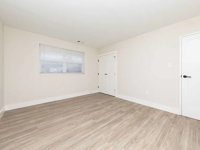 Lakeview Terrace — Photo 18