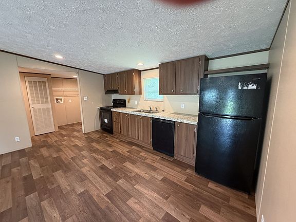 4th image of 134 Bel Air Dr