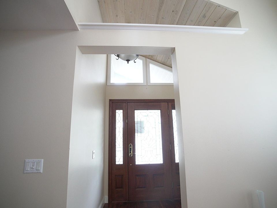 1st image of 920 E Hillcrest Dr