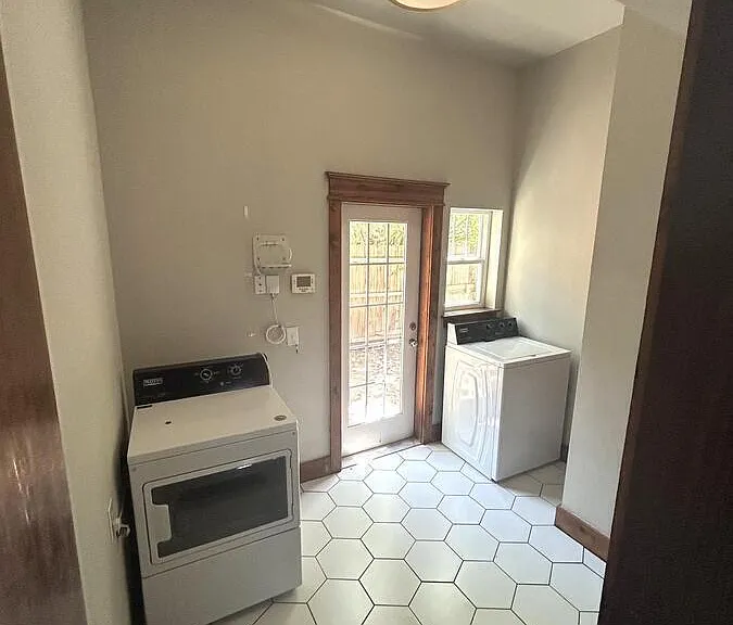 526 W Comanche St — Photo 4
