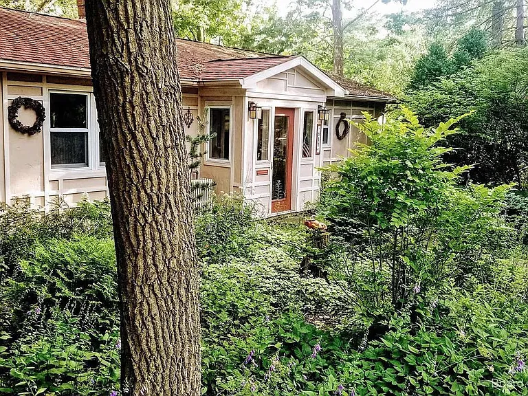 611 Robin Rd — Photo 3