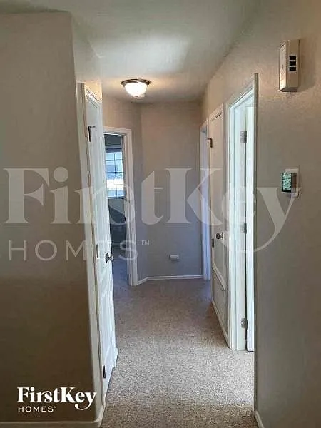 5 bed, 2.5 bath, 2969 sqft, $2,915 — Photo 2