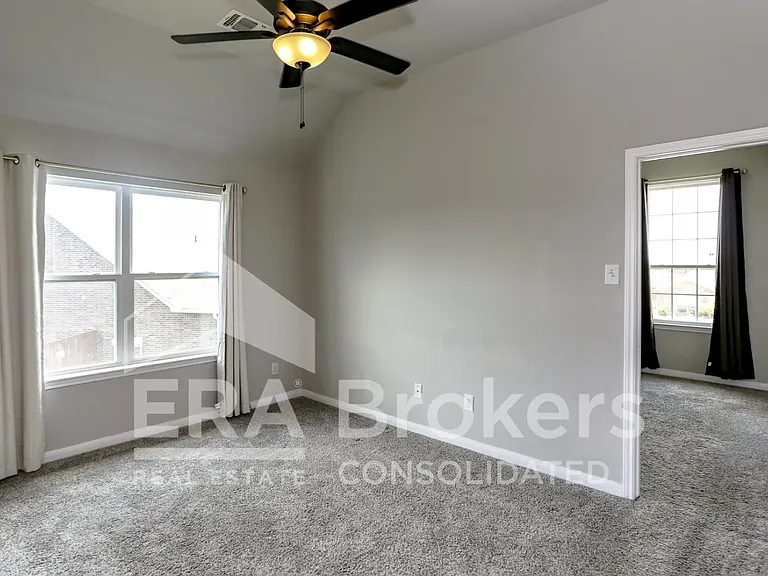 909 Clanton Cv — Photo 19