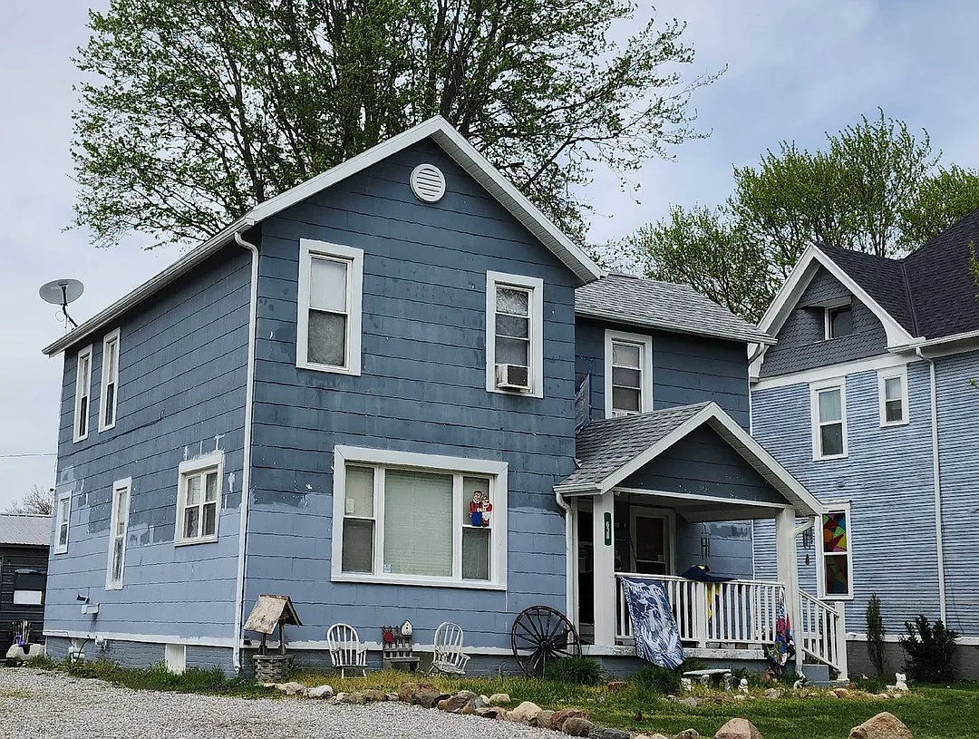 638 Leonard St photo 1