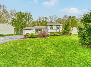 32 Baylor Cir, Rochester, NY 14624
