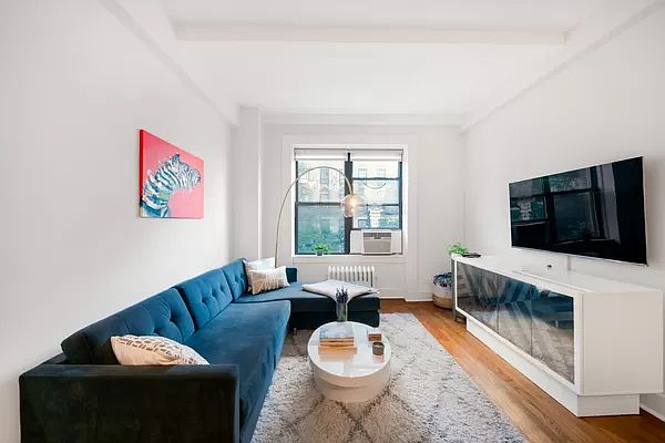 1st image of 116 W 72nd St APT 3C
