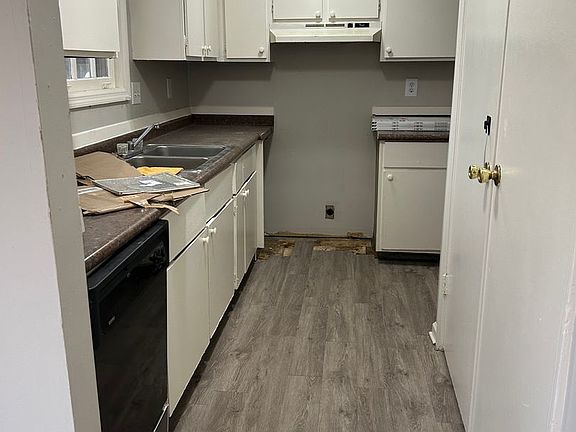 3rd image of 3736 Cambridge Station Dr