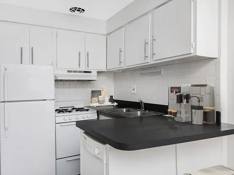 455 W. Wellington — Photo 4