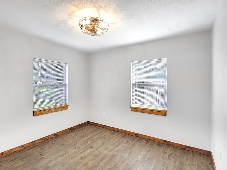 502 S Highland Ave — Photo 9