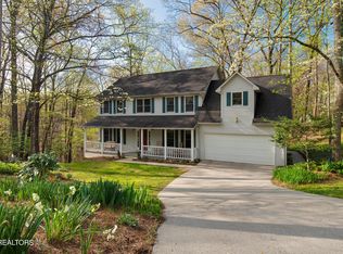 102 Newark Ln, Oak Ridge, TN 37830