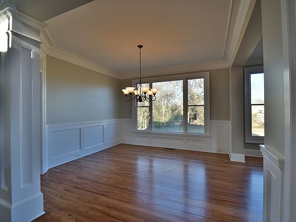 4th image of 40 Galway Dr