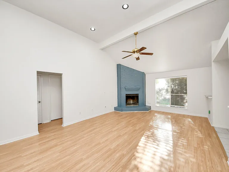 3611 Bee Bayou Ln — Photo 8