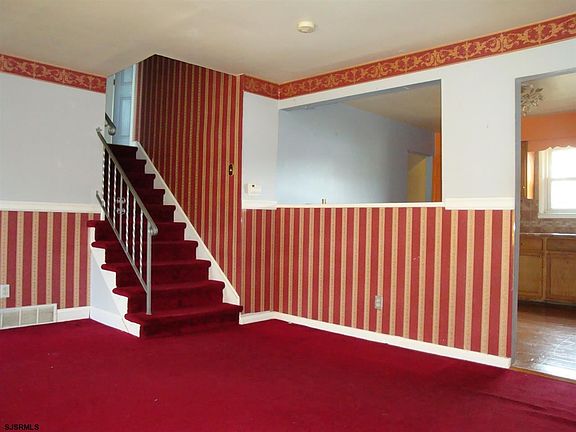 3rd image of 801 Brown Ln