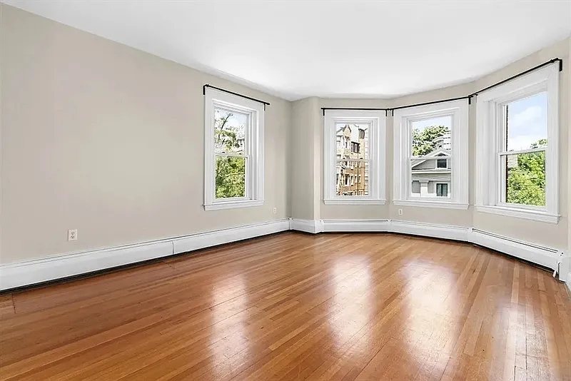 18 Centre St #304