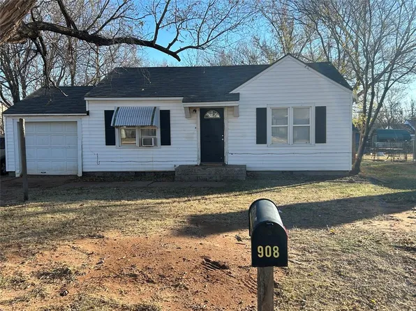 908 Halsey Dr, Elk City, OK 73644