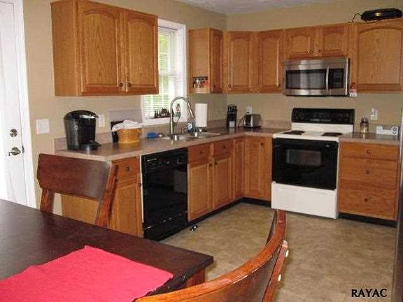 3rd image of 3385 Skyview Dr