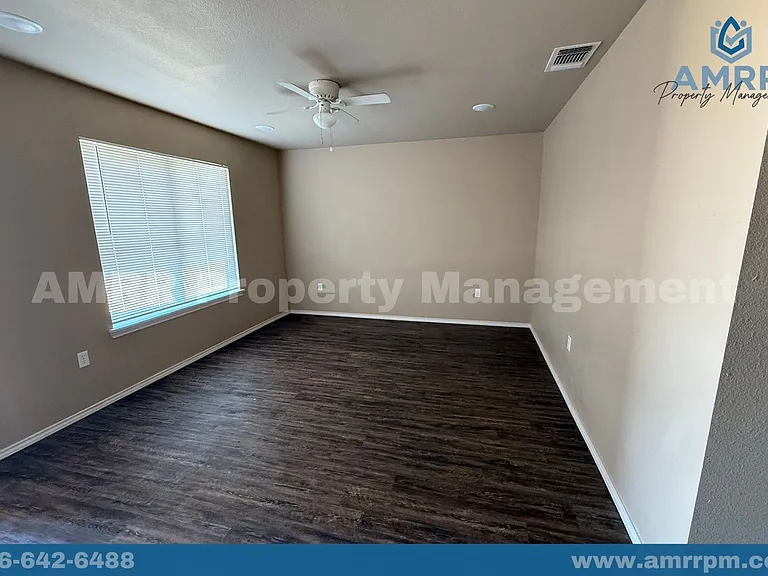 3422 E 3rd St — Photo 13