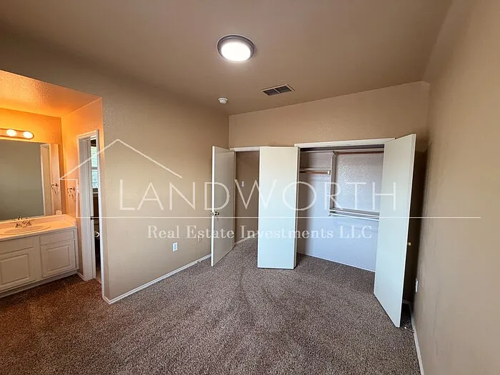 241 Rentz Place Cir — Photo 3