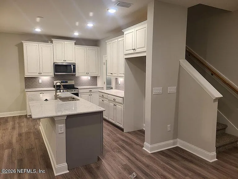 25 Roycroft Pl — Photo 13
