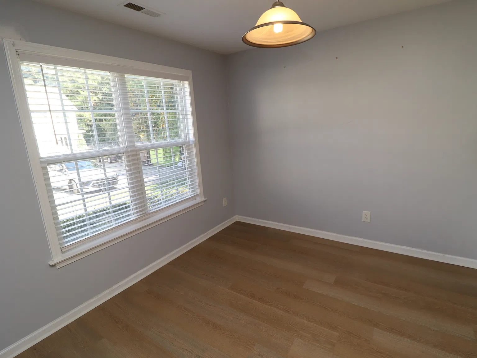 Charming and Immaculate End Unit Townhome Available Immediately — Photo 4